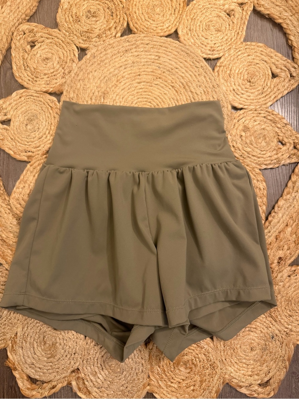 HALARA Olive Green High-Waist High Shorts